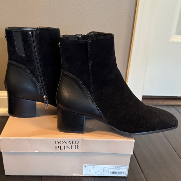 Donald J. Pliner Kelsee Black Leather & Suede Ankle Booties size 10 - Picture 4 of 15